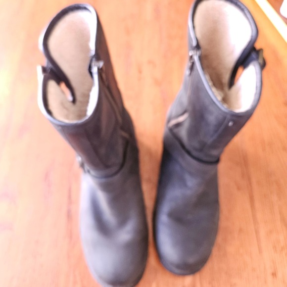 UGG Chaney Black Leather Waterproof Moto Boots Shearling Lined 1007542 Womens 8 - Picture 12 of 12